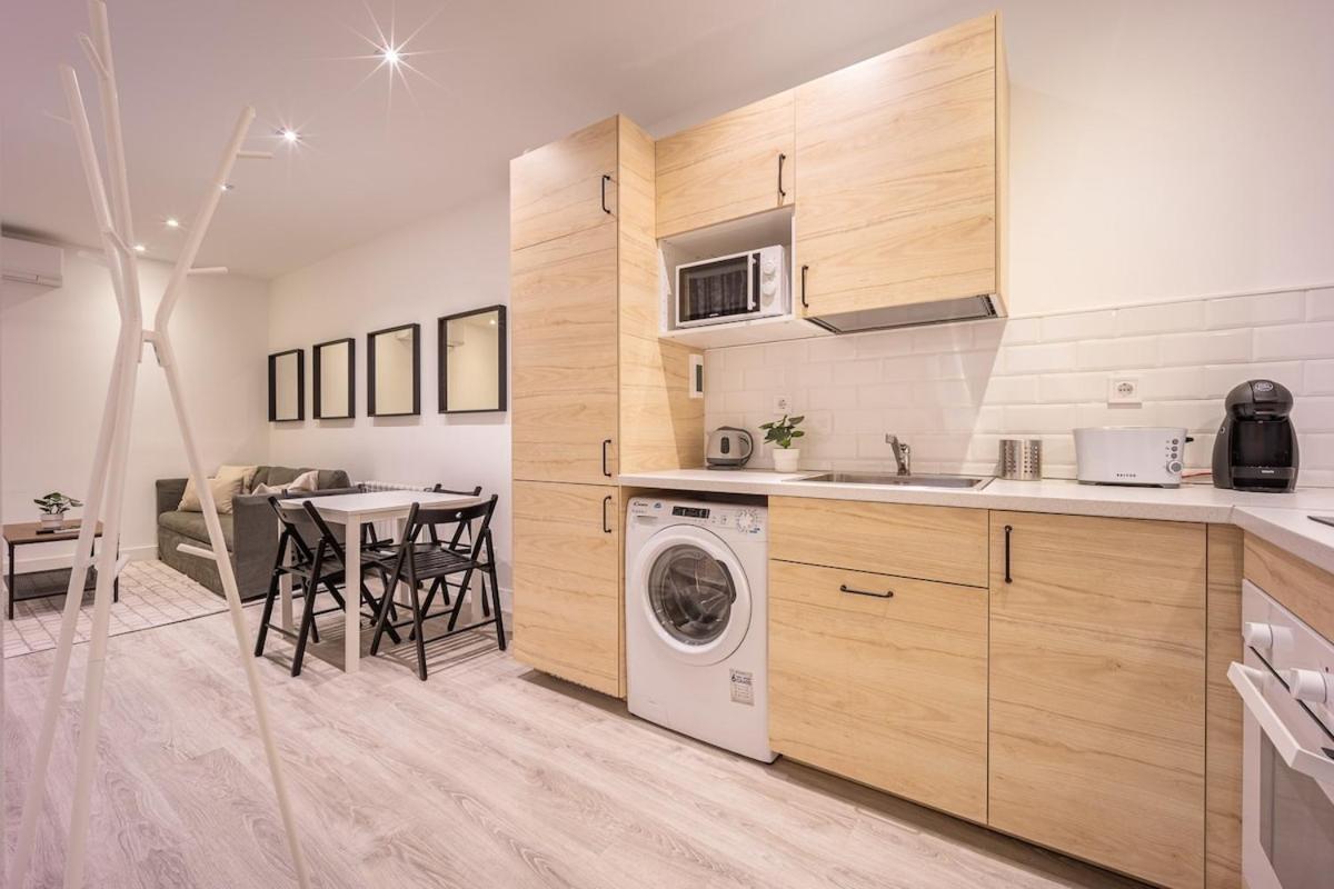 Appartamento Encantador Apartamento En Atocha Madrid Esterno foto