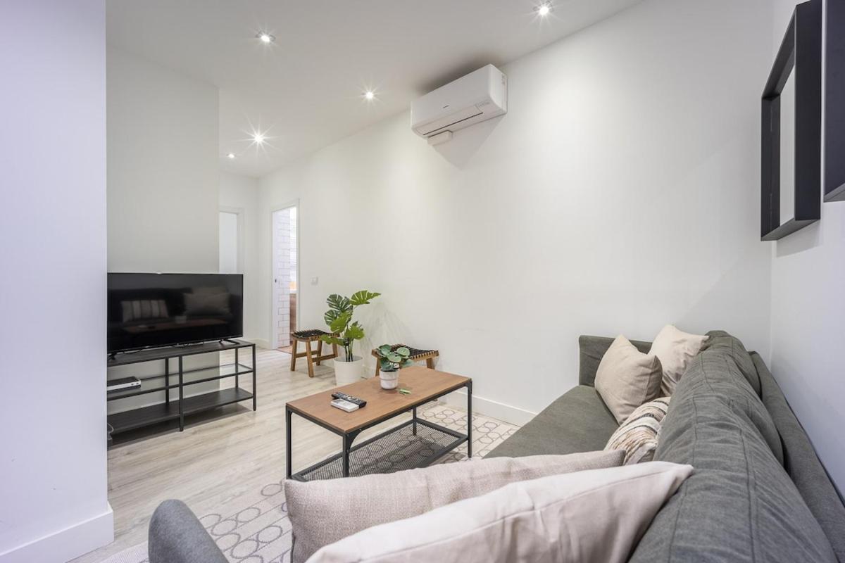 Appartamento Encantador Apartamento En Atocha Madrid Esterno foto