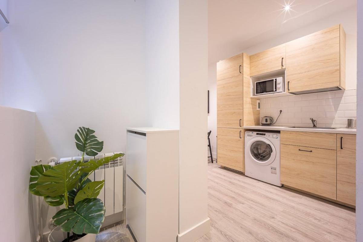Appartamento Encantador Apartamento En Atocha Madrid Esterno foto